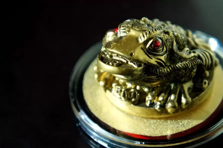 crapaud à trois pattes, amulette porte-bonheur