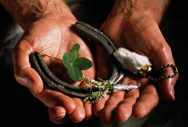 le fer à cheval comme amulette porte-bonheur